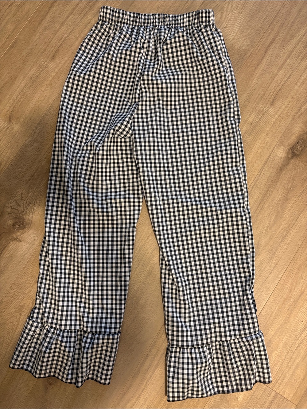Final sale $10 Black & White Gingham Ruffle Hem Pants small never worn
